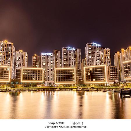Lotte Castle Marina Aparthotel Yeosu Exteriör bild