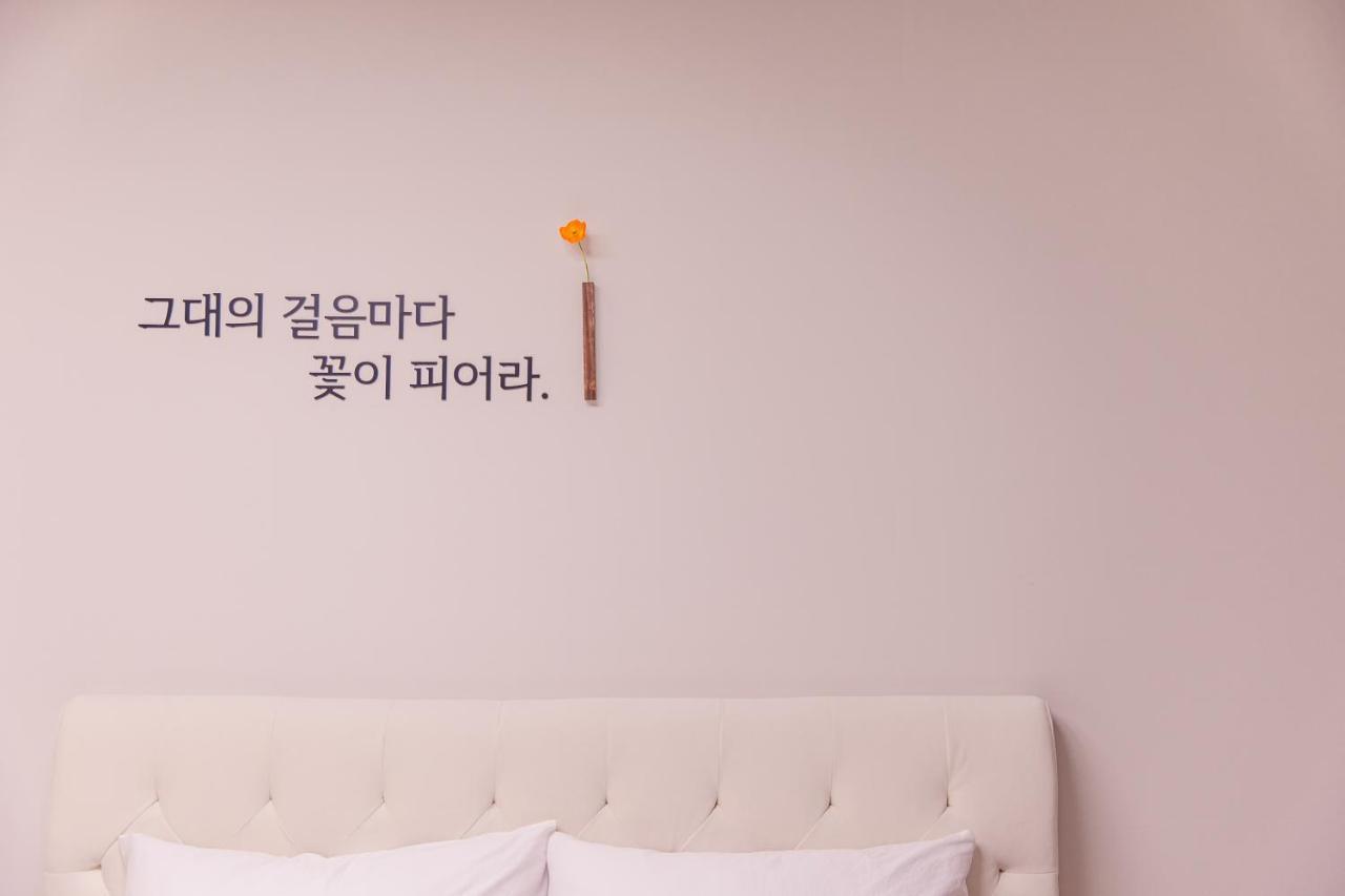 Lotte Castle Marina Aparthotel Yeosu Exteriör bild