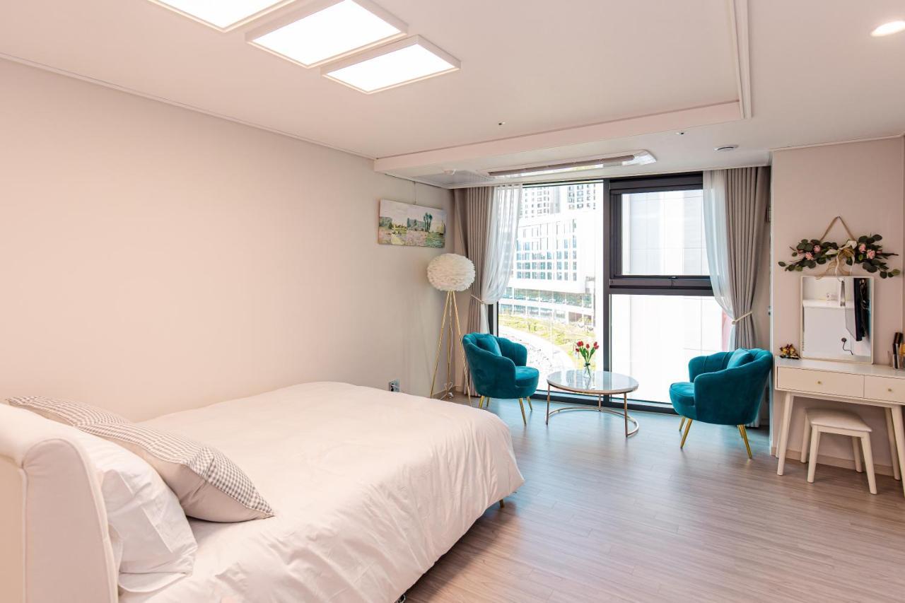 Lotte Castle Marina Aparthotel Yeosu Exteriör bild