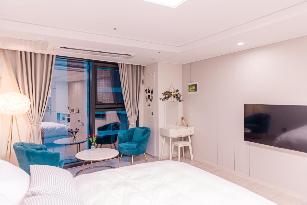 Lotte Castle Marina Aparthotel Yeosu Exteriör bild