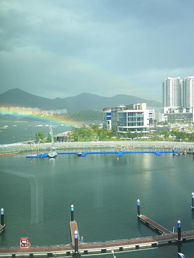 Lotte Castle Marina Aparthotel Yeosu Exteriör bild
