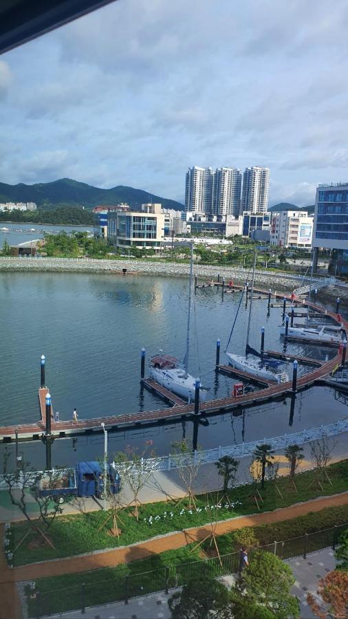 Lotte Castle Marina Aparthotel Yeosu Exteriör bild
